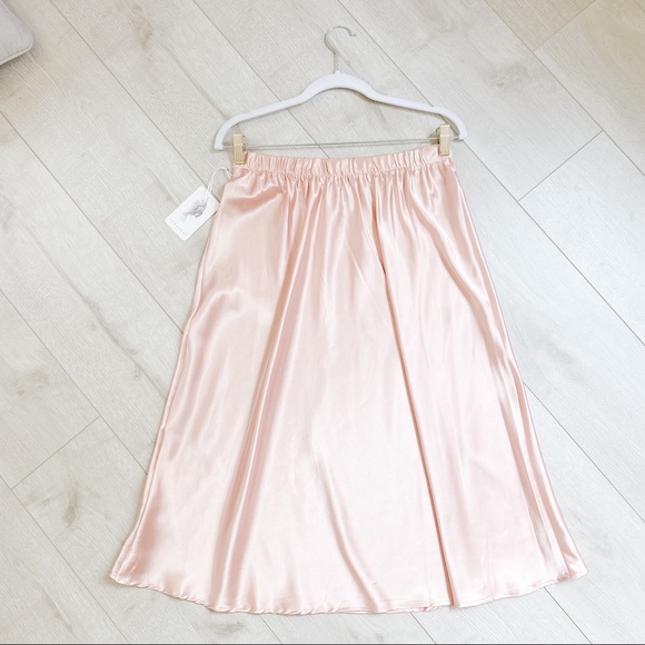NWT “Blaire” Blush Satin Size Small Midi Skirt - Picture 3 of 4